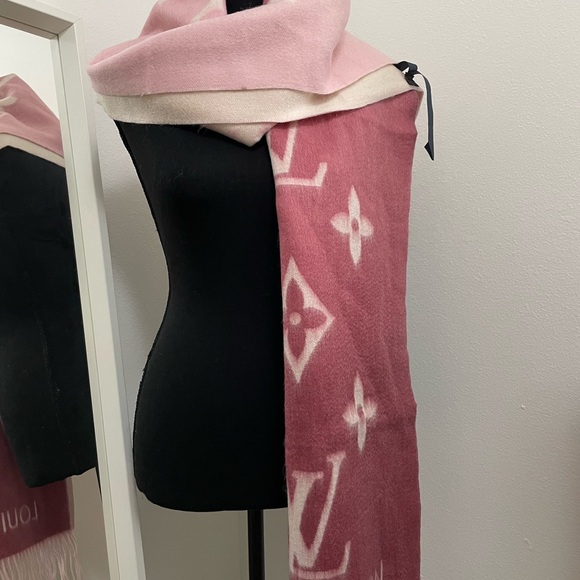 LV Reykjavik Gradient Scarf - Picture 7 of 7